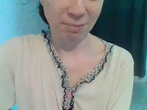 Snapshot of Moi_Lina chatting on 12.25.24 Moi Lina online show from 12.25.24