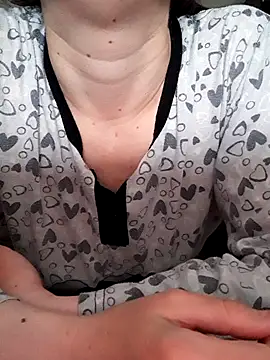 Snapshot of Moi_Lina chatting on 10.10.25 Moi Lina online show from 10.10.25