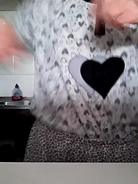 Snapshot of Moi_Lina chatting on 10.15.25 Moi Lina online show from 10.15.25