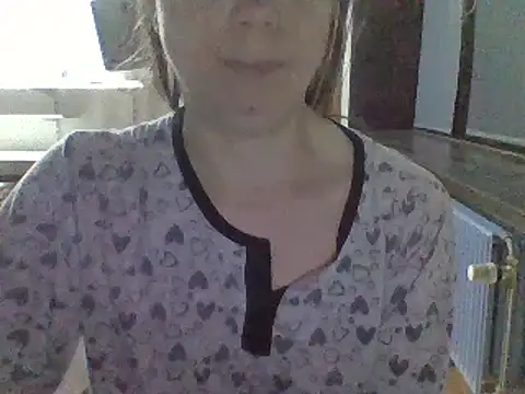 Snapshot of Moi_Lina chatting on 10.18.25 Moi Lina online show from 10.18.25