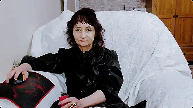 AnnieEltgant online show from 01.15.25