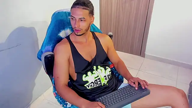 Snapshot of Kris_Khalifa69 chatting on 11.25.25 Kris Khalifa69 online show from 11.25.25