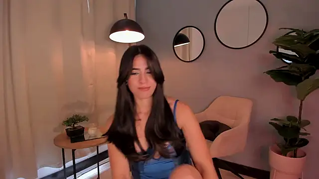 Snapshot of LiaPearce chatting on 12.14.24 LiaPearce online show from 12.14.24
