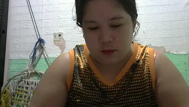Snapshot of hotsexylyn chatting on 10.06.25 hotsexylyn online show from 10.06.25