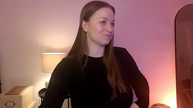 Snapshot of MilaFleur chatting on 02.01.25 MilaFleur online show from 02.01.25