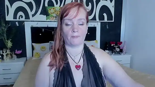 Snapshot of SinFulTitsDD chatting on 01.05.25 SinFulTitsDD online show from 01.05.25