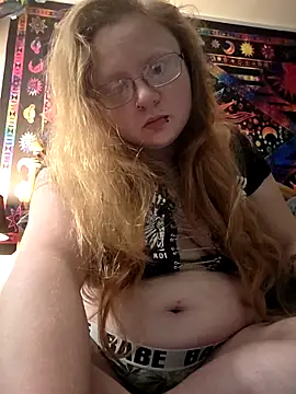 Snapshot of UpSetRedHead0018 chatting on 11.19.25 UpSetRedHead0018 online show from 11.19.25