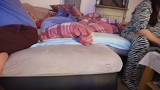 Snapshot of HotBiPaar chatting on 03.13.25 HotBiPaar online show from 03.13.25