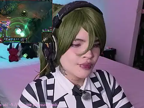 Snapshot of Noxarcane chatting on 10.10.25 Noxarcane online show from 10.10.25