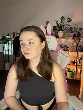 Snapshot of sweetest_pie chatting on 10.16.25 sweetest pie online show from 10.16.25