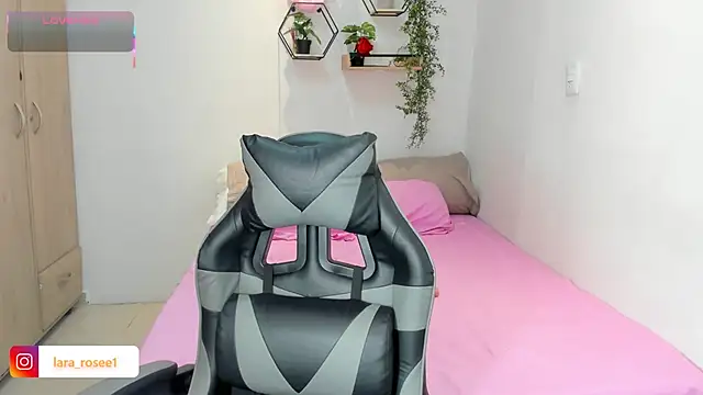 lara rose1 online show from 10.19.25