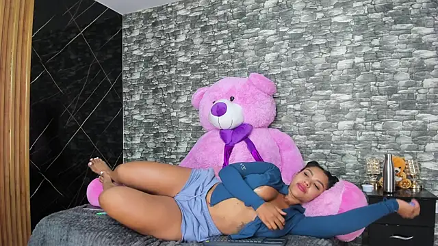 Snapshot of HeidyWillss chatting on 02.19.25 HeidyWillss online show from 02.19.25