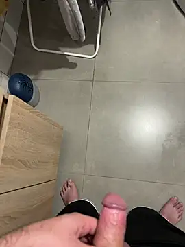 Snapshot of Vld121 chatting on 01.30.25 Vld121 online show from 01.30.25