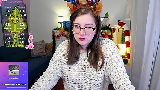 Snapshot of HunnyyLove chatting on 12.27.24 HunnyyLove online show from 12.27.24