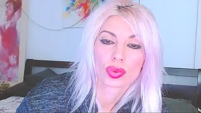 HoneyLara online show from 02.17.25