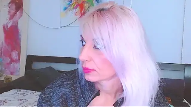 HoneyLara online show from 02.18.25