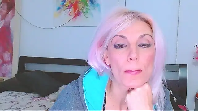 HoneyLara online show from 02.22.25