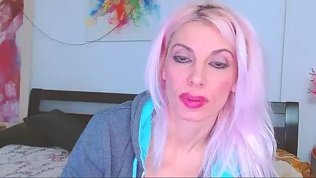 HoneyLara online show from 02.23.25