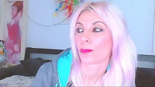 HoneyLara online show from 03.03.25