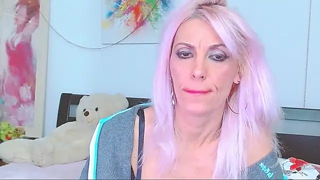 HoneyLara online show from 10.12.25