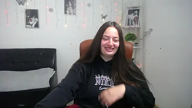 Snapshot of MilanaPrice chatting on 10.05.25 MilanaPrice online show from 10.05.25