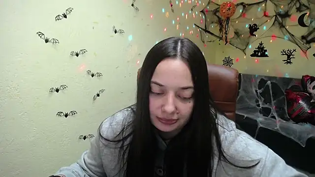 Snapshot of MilanaPrice chatting on 10.19.25 MilanaPrice online show from 10.19.25