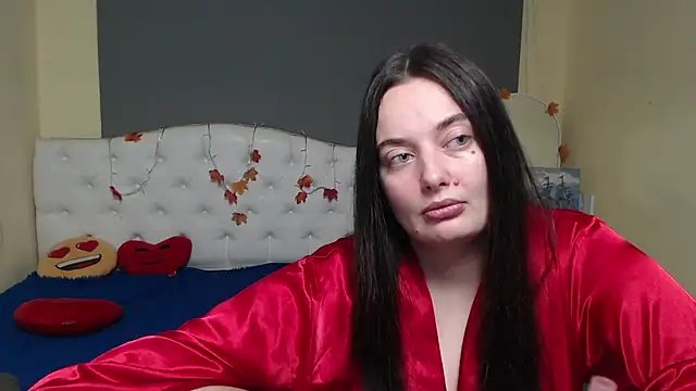 Snapshot of MilanaPrice chatting on 11.19.25 MilanaPrice online show from 11.19.25