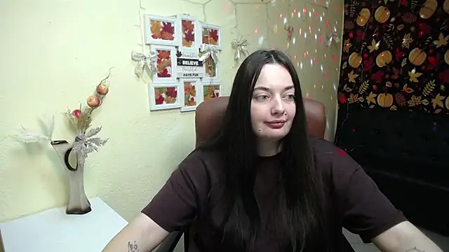 Snapshot of MilanaPrice chatting on 11.23.25 MilanaPrice online show from 11.23.25