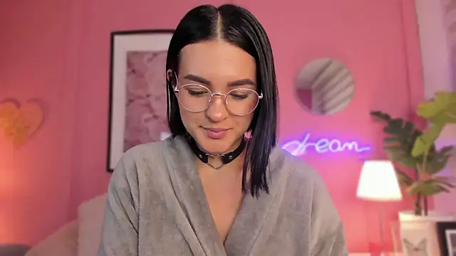 Snapshot of SoySaraa chatting on 01.25.25 SoySaraa online show from 01.25.25