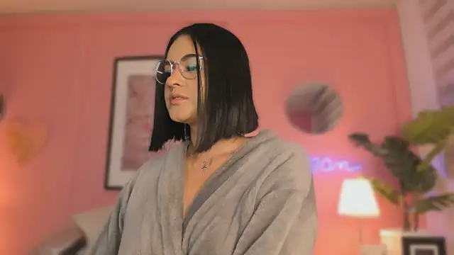 Snapshot of SoySaraa chatting on 02.13.25 SoySaraa online show from 02.13.25