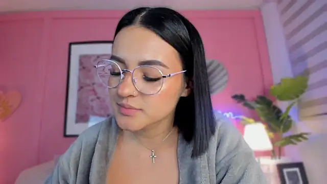 Snapshot of SoySaraa chatting on 02.15.25 SoySaraa online show from 02.15.25