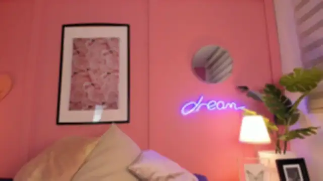 Snapshot of SoySaraa chatting on 02.20.25 SoySaraa online show from 02.20.25