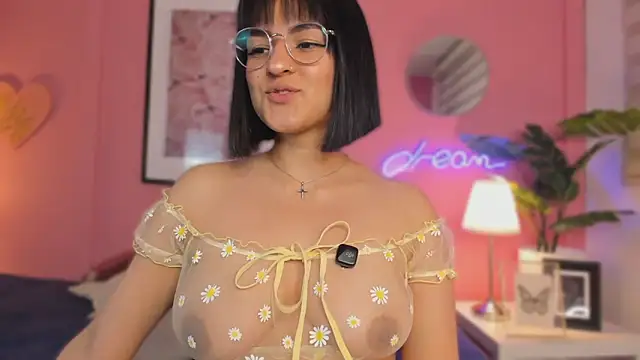 Snapshot of SoySaraa chatting on 09.16.25 SoySaraa online show from 09.16.25