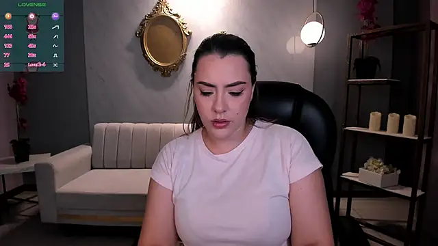 Snapshot of MartinnaBonnet chatting on 12.26.24 MartinnaBonnet online show from 12.26.24