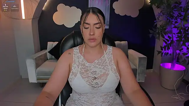 Snapshot of MartinnaBonnet chatting on 02.04.25 MartinnaBonnet online show from 02.04.25