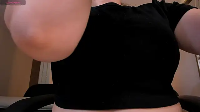 Snapshot of MartinnaBonnet chatting on 02.13.25 MartinnaBonnet online show from 02.13.25