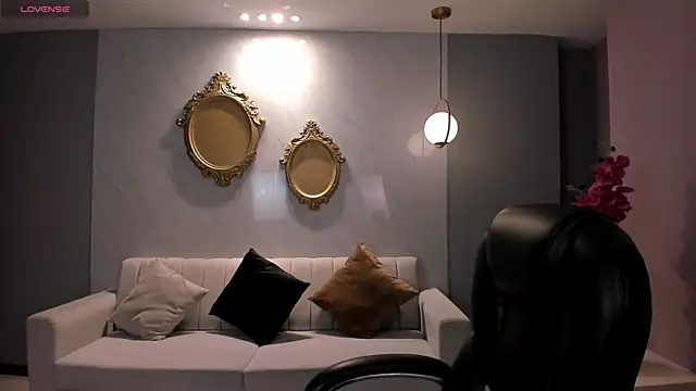 Snapshot of MartinnaBonnet chatting on 02.23.25 MartinnaBonnet online show from 02.23.25