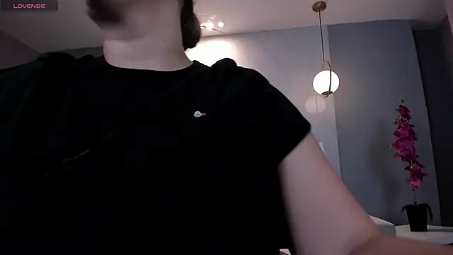 Snapshot of MartinnaBonnet chatting on 02.27.25 MartinnaBonnet online show from 02.27.25