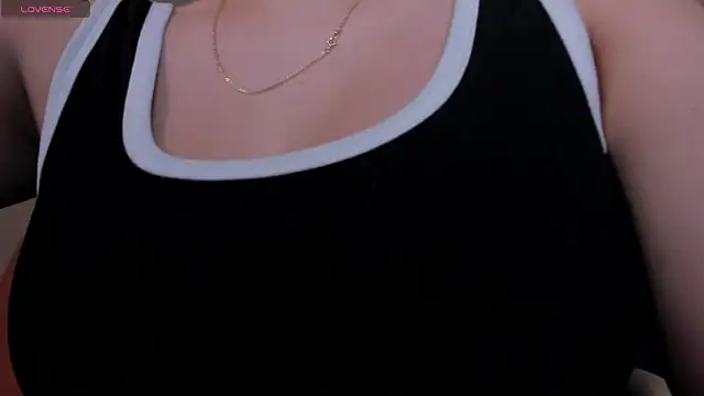 Snapshot of MartinnaBonnet chatting on 03.17.25 MartinnaBonnet online show from 03.17.25