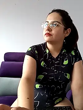 Snapshot of MiaLaurenzz chatting on 02.15.25 MiaLaurenzz online show from 02.15.25