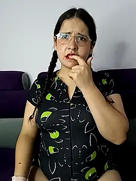 Snapshot of MiaLaurenzz chatting on 10.02.25 MiaLaurenzz online show from 10.02.25