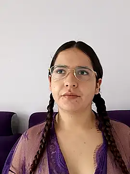Snapshot of MiaLaurenzz chatting on 10.12.25 MiaLaurenzz online show from 10.12.25