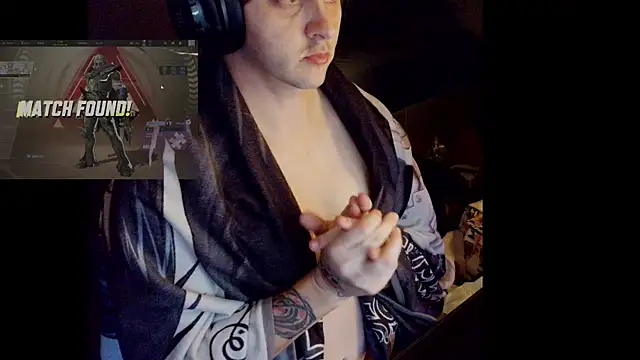 Snapshot of risque_crochet chatting on 12.01.25 risque crochet online show from 12.01.25