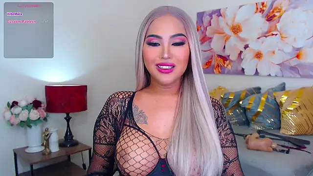 Snapshot of HugeCock_Savanna chatting on 10.26.25 HugeCock Savanna online show from 10.26.25