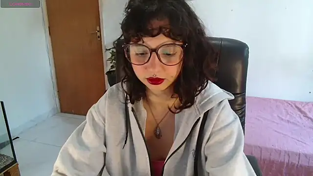 Snapshot of myamillor chatting on 10.23.25 myamillor online show from 10.23.25