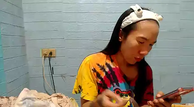 Snapshot of AsianNaughtiesMistress chatting on 12.23.24 AsianNaughtiesMistress online show from 12.23.24