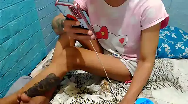 Snapshot of AsianNaughtiesMistress chatting on 02.14.25 AsianNaughtiesMistress online show from 02.14.25