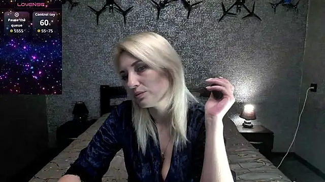 Snapshot of annagreeneyess chatting on 10.17.25 annagreeneyess online show from 10.17.25