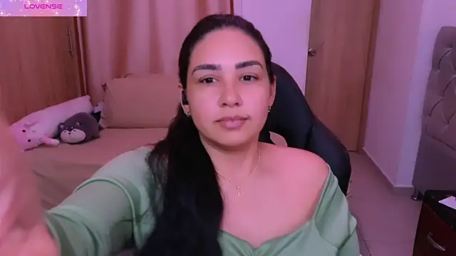 Snapshot of _anastasia chatting on 10.10.25 anastasia online show from 10.10.25