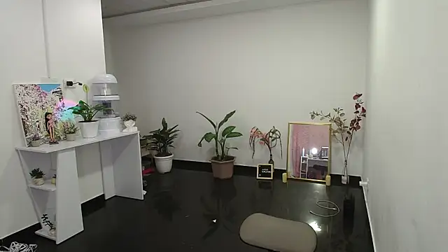 Snapshot of NicoleCortez chatting on 12.19.24 NicoleCortez online show from 12.19.24